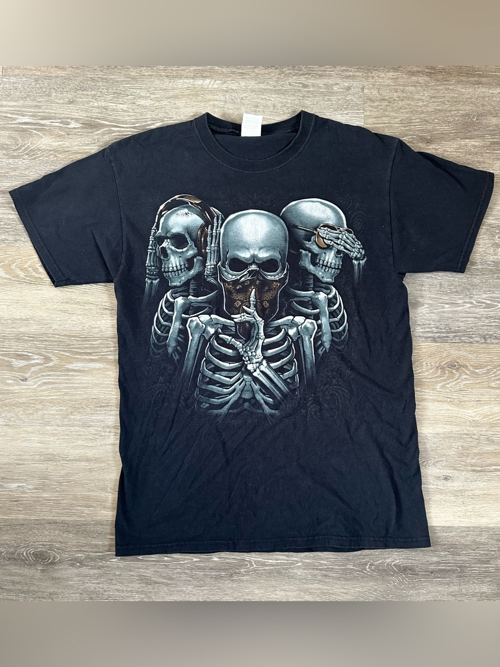 Men’s Y2K skull print T-shirt size medium